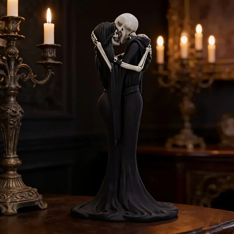 Loving Skull Couple Statue Spooky Resin Home Decor Figurine