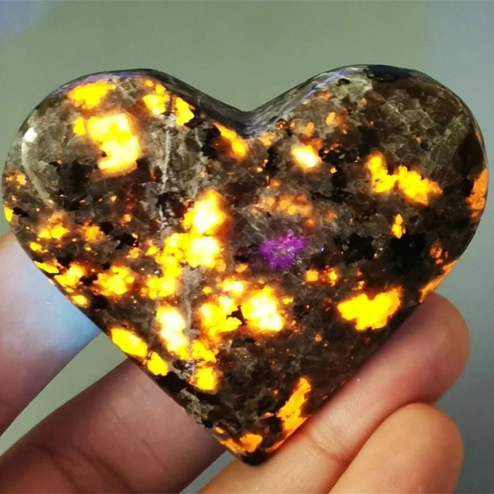 Natural Yooperlite Heart Stone UV Reactive Glowing Gemstone Crystal