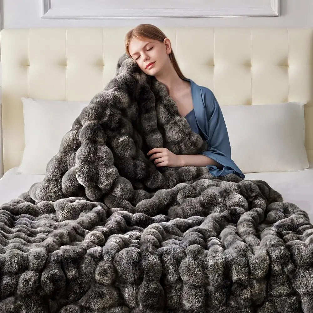 1000GSM Plush Throw Blanket Cozy Warm Knit Polyester