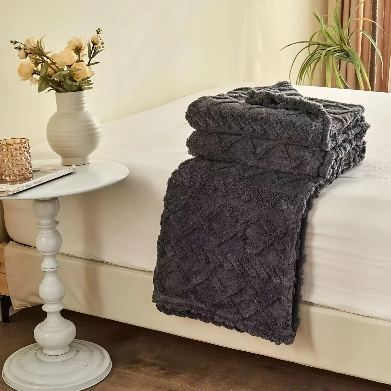 AEHOME Lamb Fleece Blanket Plush Soft Cozy Warm Throw
