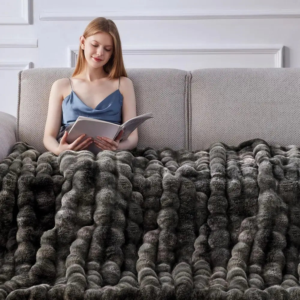 1000GSM Plush Throw Blanket Cozy Warm Knit Polyester