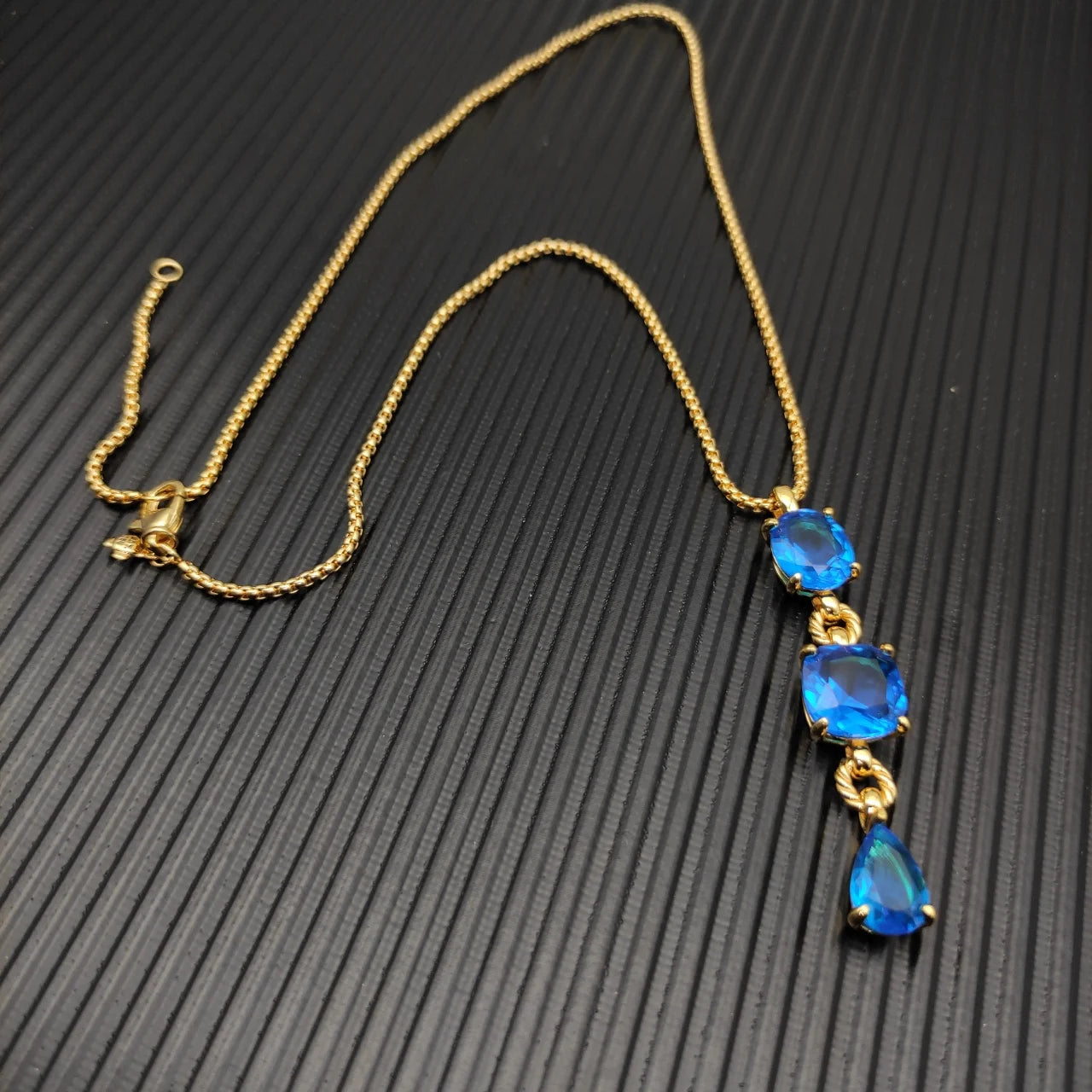 Classic Star Interlocking Pendant Necklace With Zircon Detailing