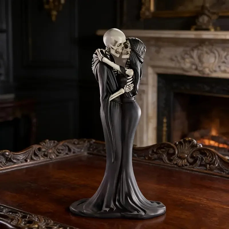 Loving Skull Couple Statue Spooky Resin Home Decor Figurine