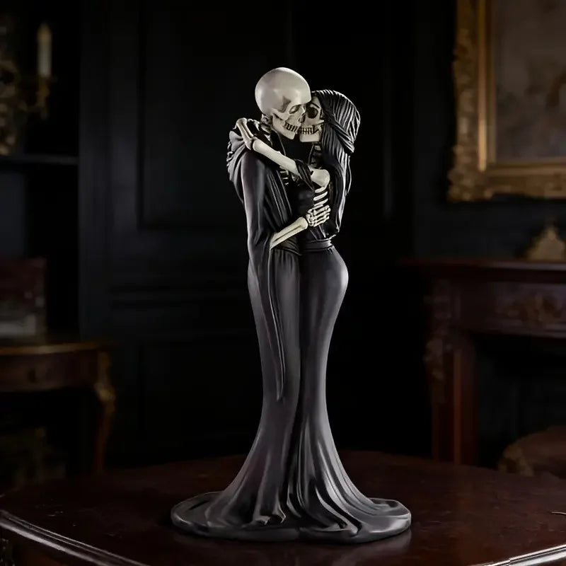 Loving Skull Couple Statue Spooky Resin Home Decor Figurine