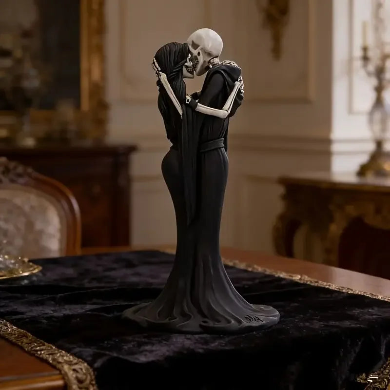 Loving Skull Couple Statue Spooky Resin Home Decor Figurine